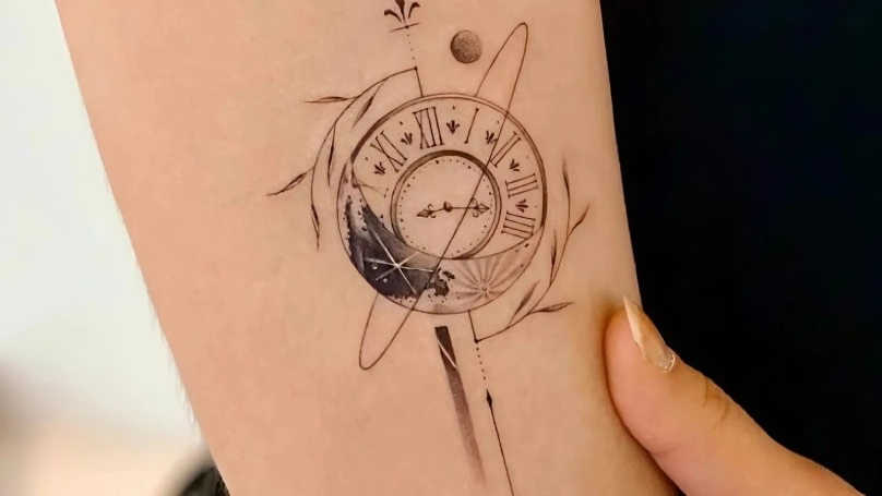 Clock Tattoo: The Essence of Time in the Stock Market
